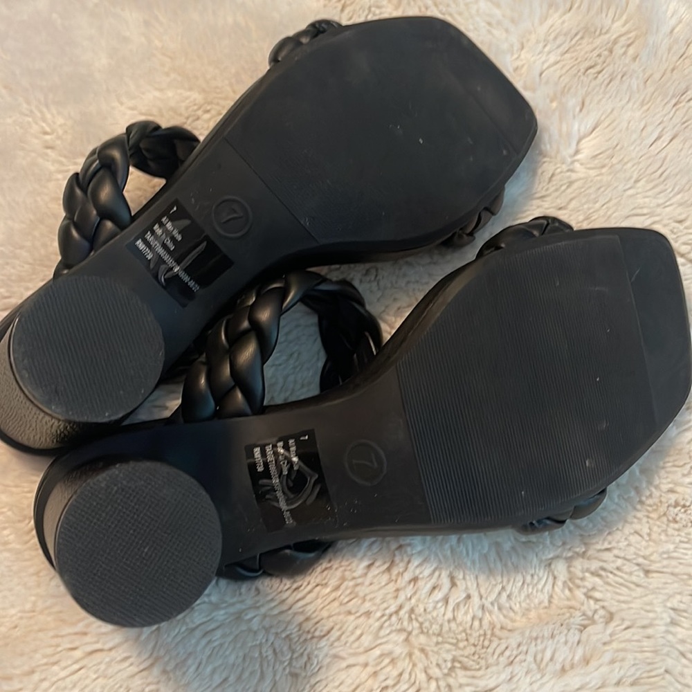 Size 7 - Picture 4 of 4